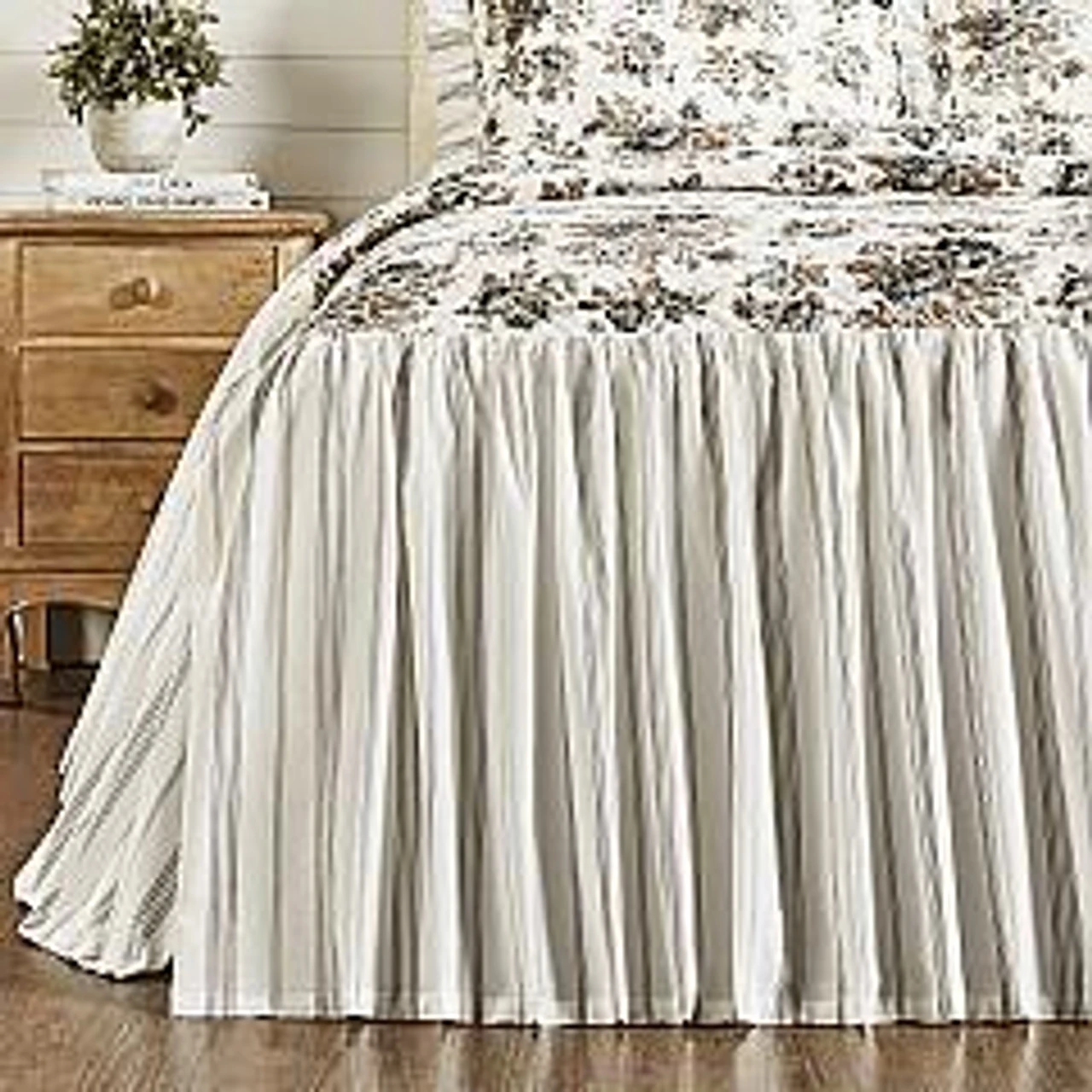 Annie Portabella Floral Ruffled Coverlets 2 Annie Portabella Floral Ruffled Coverlets - Image 2